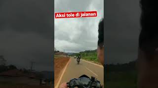 Aksi ugal-ugalan pengendara motor #shortvideo #shorts #balapanliar #adrenaline