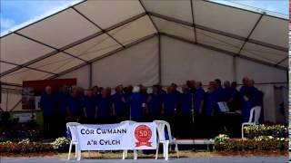 Cor Cwmann yn canu \