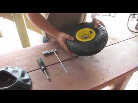 How to change an inner tube in a Hand Truck / Wheelbarrow tire How to change an inner tube in a Hand Truck / Wheelbarrow tire