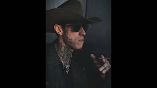 Trace Cyrus - ON THE RUN - vertical music video