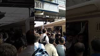 Santacruz station train local video #trains #mumbai #indianrailways  #railfan #shorts