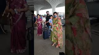 Shreya Ghoshal with her family clicked at the airport#shreyaghoshal#airportlook #singer