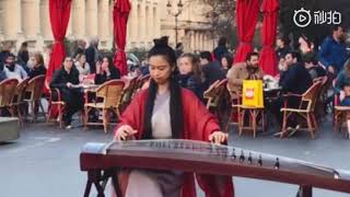 Guzheng！当中国古筝在法国街头响起，场面完全hold不住了！听呆老外！《权御天下》完整版！