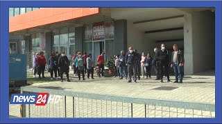 Berat, tregtaret e rrobave te perdorura proteste @News24 Albania