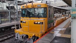 【竹前工臨(レール空車)】キヤE195系ST-17編成が大宮駅7番線を発車するシーン(工9848D)2023.8.9