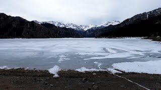 古人將這裡稱為“瑤池”，曾是西王母的地盤，如今是新疆5A級景區