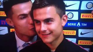 Beijo de Cristiano Ronaldo a Dybala