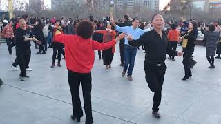 新疆乌鲁木齐人欢乐多（4）Urumqi street dance and music Xinjiang