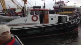 Dweilorkest Dwaarsliggers uit Zuidbroek aan boord van Sleepboot GRUNO IV