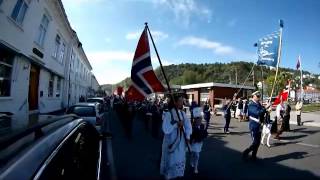 17 mai 2014 i Risør Fra salutt , barnetog og  borgertog Norges grunnlov 200 år