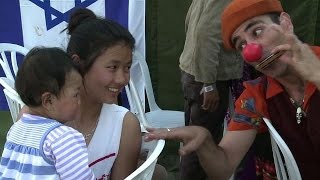 Israeli clowns try to ease Nepal quake trauma