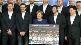 Merkel empfängt DHB-Team im Kanzleramt: "Es war eine große Ehre"