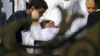 مبارك يغادر السجن إلى مقر إقامته الجبرية في مستشفى عسكري