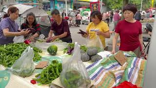 成都最慢的古镇：元通赶场日，一场时光里的摆摊生活 | 老人、老街、老手艺