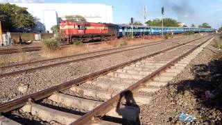 11039 Kolhapur Gondia Maharashtra Exp arriving Kirloskarwadi with WDM3A GUNTAKAL #16389