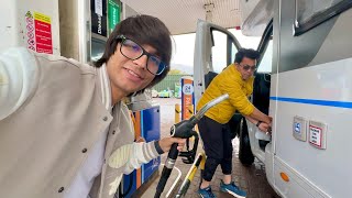 Khudse Petrol Bhara 😃 Car Mein