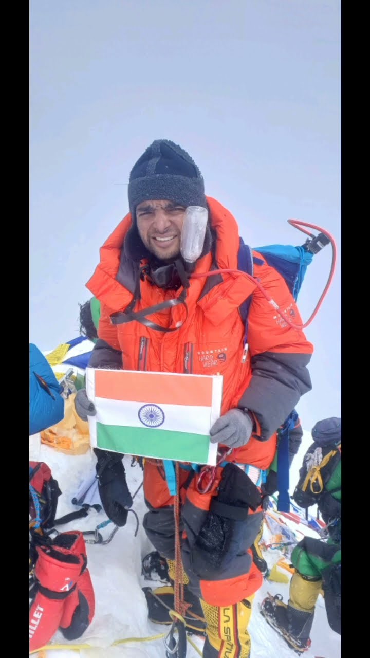 Kaamya Karthikeyan, 16, And Her Father Cdr S Karthikeyan Summit Mt ...