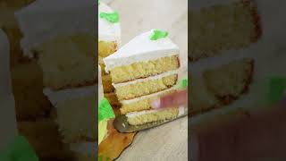 The Best Way to Cut Cake for Picture Perfect Slices #shorts