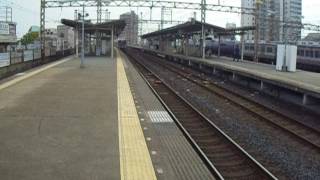 南海本線　住ノ江駅　2番ホームを3000系空港急行が通過　住ノ江検車区内を3000系回送列車が難波方面に向かって構内移動