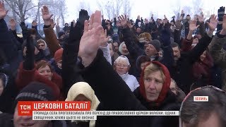 Священик у селі Садів відмовляється перейти до ПЦУ, попри вимогу громади