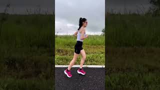 跨越2700公里的42.195   ，与姨妈期，大雨，抽筋撞个满怀！捡漏女子排名10 马拉松跑步黑瞎子岛马拉松东极宝塔中国东极