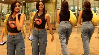 Hayee..Pandey J!! 😲 Ananya Pandey Flaunnts Her Huge Figur In Crop Top With Comfy Jeans At Airport