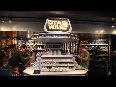 STAR WARS DROID FACTORY - BUILD A DRONE IN DISNEYLAND STAR WARS DROID FACTORY - BUILD A DRONE IN DISNEYLAND