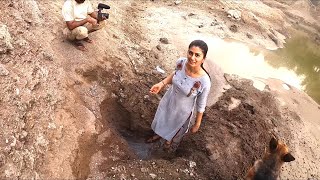 Mujhe or Bharti fue ko underground water mila.......