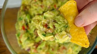 Make your own Guacamole: The easiest, traditional, delicious and best Guacamole with my secrets ♥