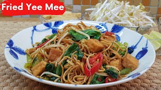 Fried Yee Mee with Chilli Bean Paste (Yee Mee Goreng)