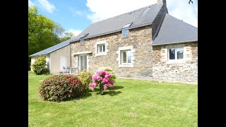 C’est dans ce charmant village breton que nous découvrons cette maison en pierres