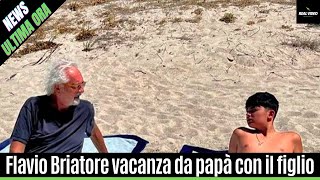 Flavio Briatore vacanza da papà con il figlio Nathan Falco la foto sulla spiaggia di Ibiza