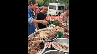 这地方人真能吃肉，猪肝猪头肉大块买，摊主都给切成块 山东农村熟食摊围着一帮吃货，猪下货很受欢迎#卤肉熟食 #美食 #下酒菜 #猪头肉 #附近熟食