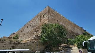 Does the name of the Jewish God (Yahweh, YHWH) still exist on the Jerusalem Temple eastern wall?