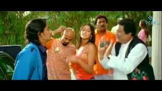 Dharmavarapu Subramanyam Comedy Scene - Aata Movie Scenes - Siddharth, Ileana