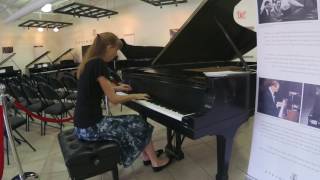 Sarah Molenaar plays Bizet's Nocturne in F Major on Vladimir Horowitz's Piano