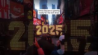 The 2025 Numerals Finally Arrive in Times Square!