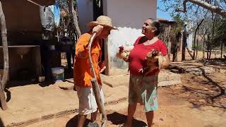 Bastidores: Seu Mané deixa Dona Ducéu sem comida.