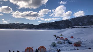 北海道　澄み渡る桂沢湖で氷上ワカサギ釣り