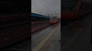 20977-Ajmer Chandigarh vande Bharat express entering Delhi cantt railway station#shorts #delhicant