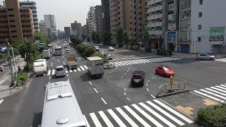 右直事故のリスクを大幅に高める危険な運転手…矢印信号をどう解釈したらこの様な運転になるのかと思ったほぼ信号無視みたいな瞬間…