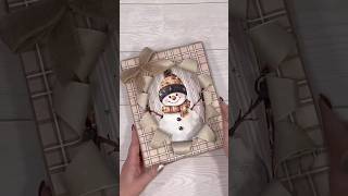 How to Make a Busted Canvas Craft. Christmas Craft Ideas #craftyideas #craftychristmas