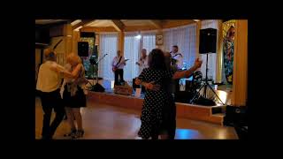 Sparkling Tones ( The Chicken Song)