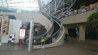 Curve escalator.珍しい曲線エスカレーター.