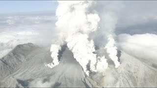 L'éruption impressionnante d'un volcan japonais
