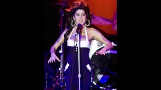 Amy Winehouse - Valerie live in Sao Paulo (#14/17)
