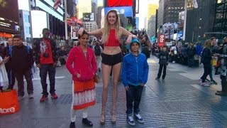 Woman with 4-Foot-Long Legs Looking For a Man: I Need Someone of My Stature