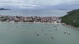 Giro de drone DJI mini 4 Pro pela praia do Mariscal e Morro do Macaco em Bombinhas, Santa Catarina