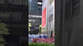 【中国びっくり】ビルの窓掃除の水が、大雨のごとく降り注いでいるw  Cleaning windows of building in China Guangzhou