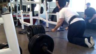 massive 725lb deadlift